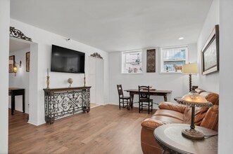 Building Photo - 121 W Hall St