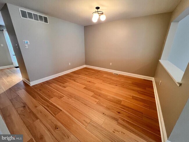 Building Photo - 104 Quince Cir