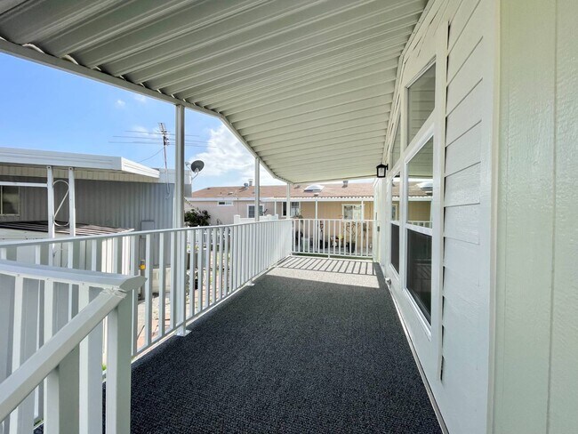 Building Photo - 33 Cypress Via