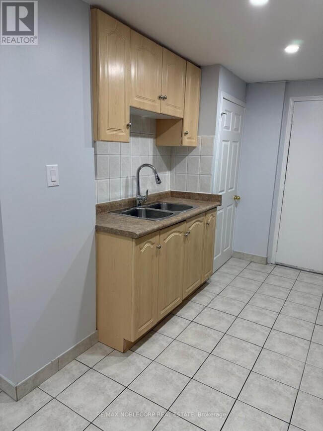 Building Photo - 5645 Longford Dr