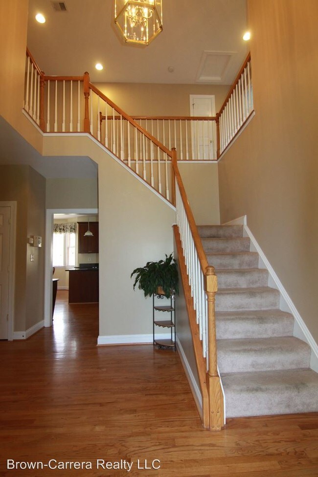 Building Photo - 15383 Hillsboro Rd
