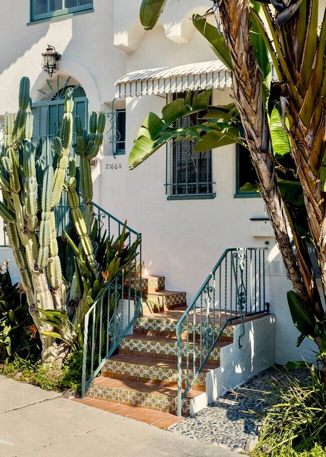 Foto del edificio - 2166 Beachwood Terrace