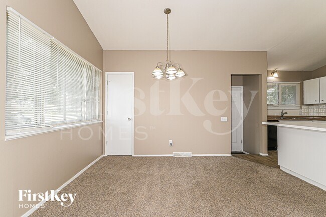 Foto del edificio - 2560 Pheasant Dr