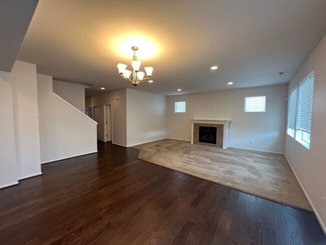 Building Photo - Spacious Home in Desirable Spanaway Community