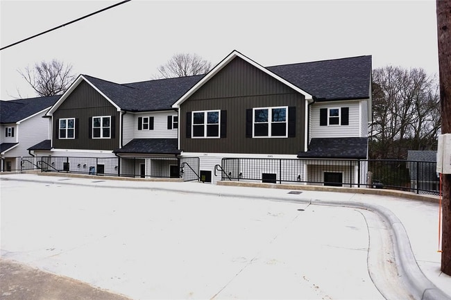 Building Photo - 1040 McLain Rd Building Photo - 1040 McLain Rd