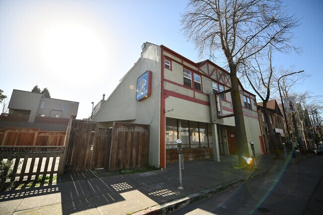 Building Photo - 1482 University Ave