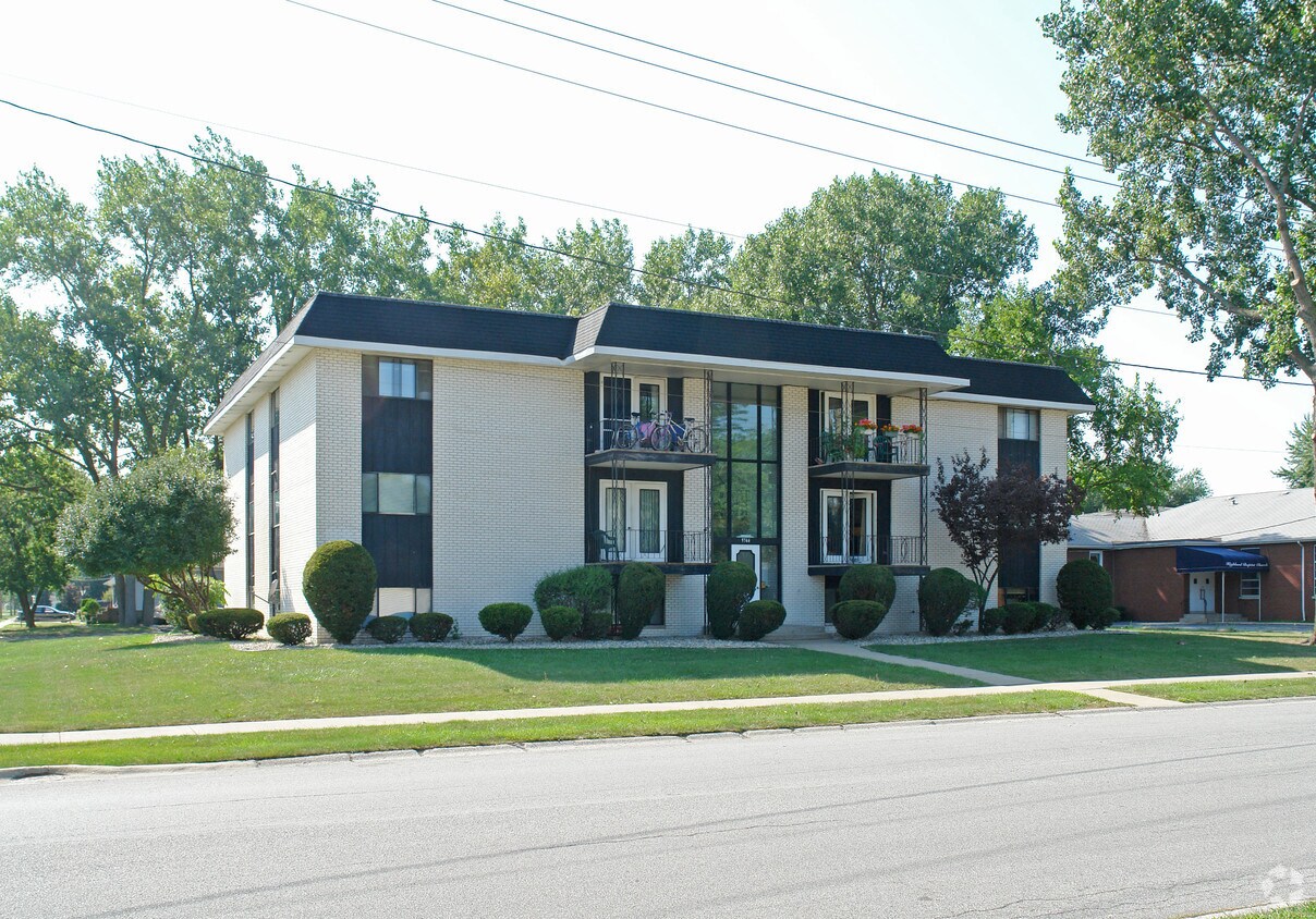 9744 5th St, Highland, IN 46322 Apartments in Highland, IN