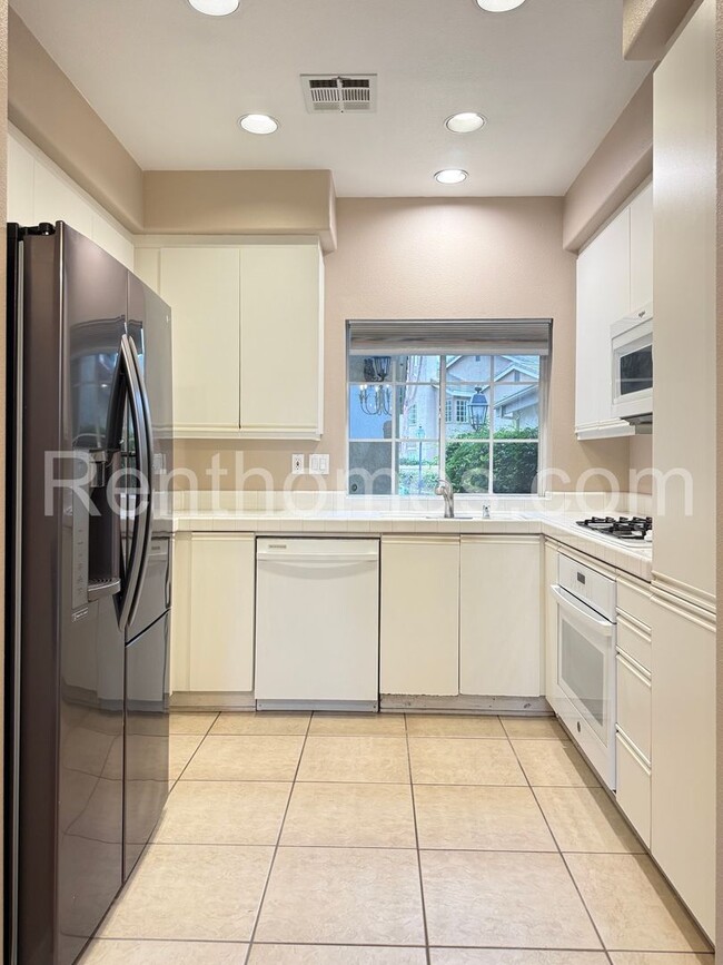 Building Photo - 11553 Westview Pkwy