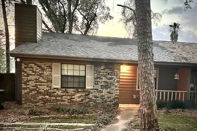 Great townhome in Brewster Estates! - Great townhome in Brewster Estates!