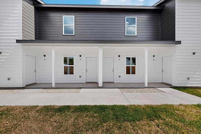 Building Photo - 6909 Wentworth Dr