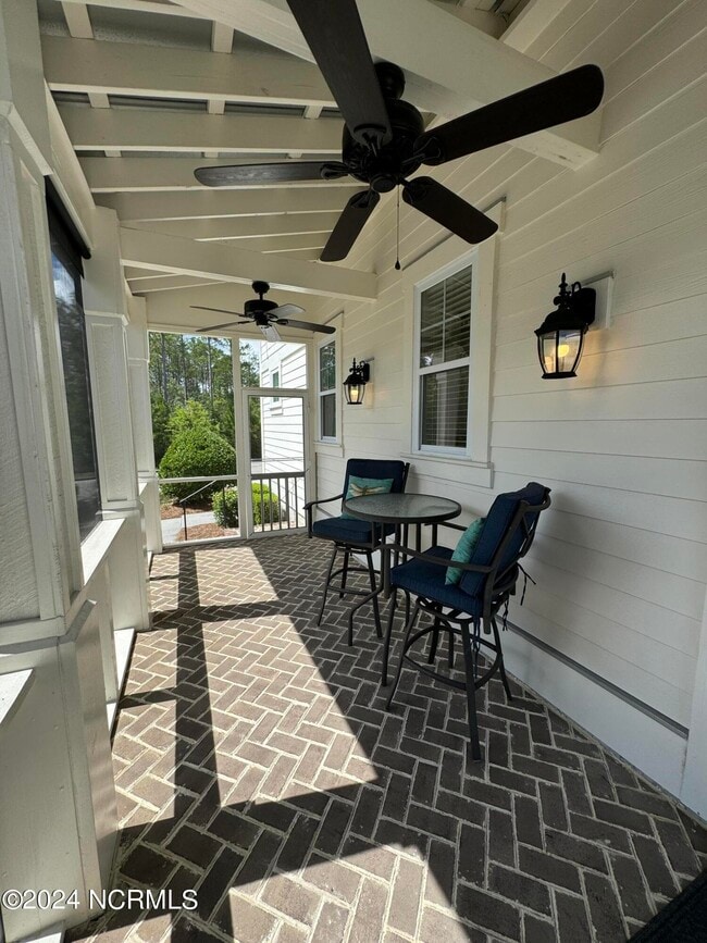 Building Photo - 819 Meadowsweet Ln