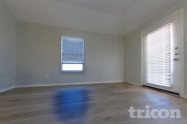 Foto del edificio - 12809 Carpenter Ln
