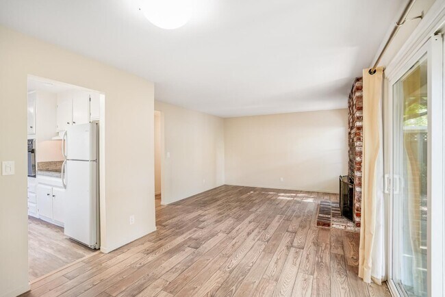 Building Photo - 1622 Albatross Dr