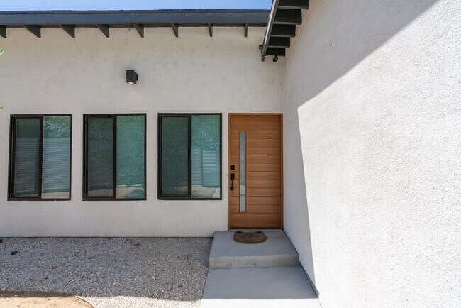 Foto del edificio - Stunning Views from Silver Lake Hillside Home for Rent with Spectacular Views