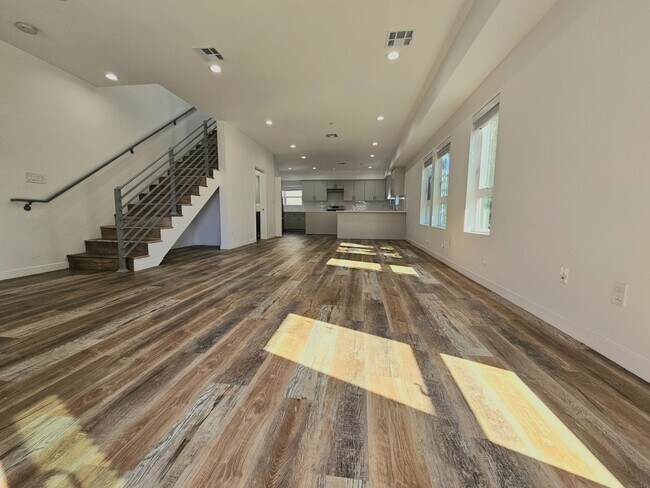 Building Photo - 700 Parkman Ave