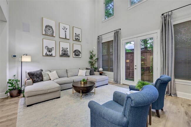 Foto del edificio - 1002 Shepherd Oaks Dr