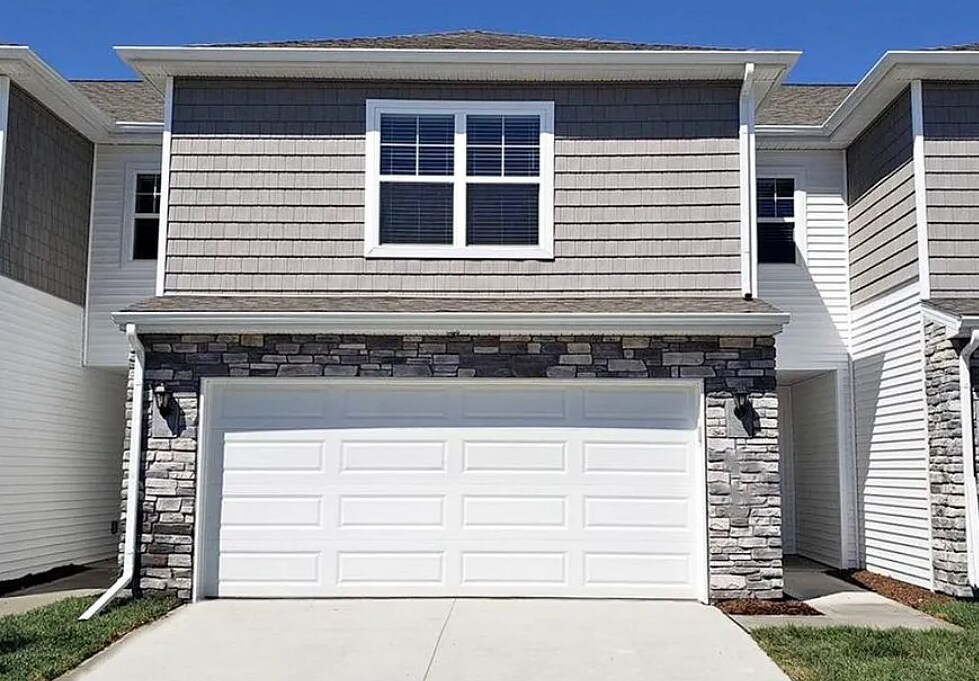 Foto principal - 330 Ember Dr