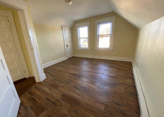 Foto del edificio - 377 Huntington Rd