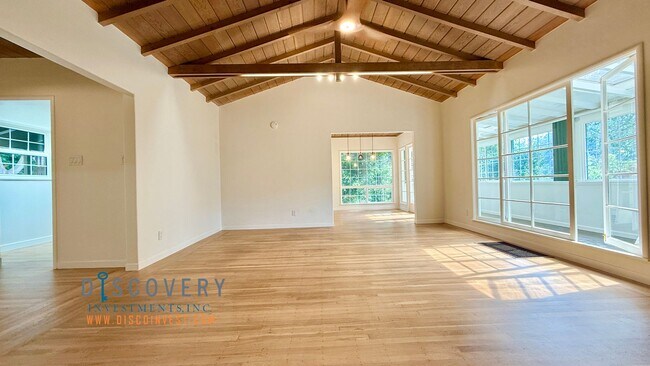 Foto del edificio - Elegant Modern Montclair Retreat Designed ...