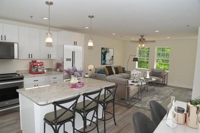 Building Photo - 204 Grand Ave