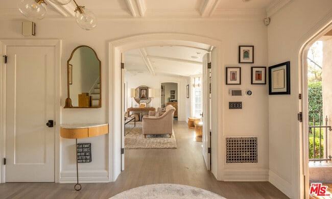 Building Photo - 1614 N Fairfax Ave