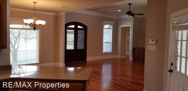 Building Photo - 3 br, 2 bath House - 42241 Conifer Dr.