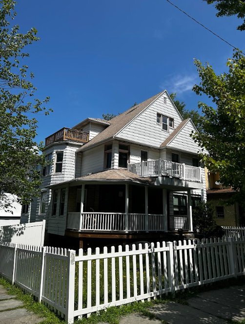 Building Photo - 601 Clay Ave