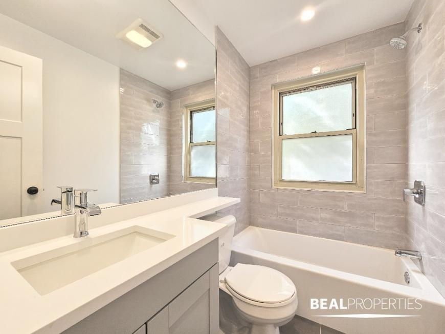 Primary Photo - 1 bedroom in CHICAGO IL 60657