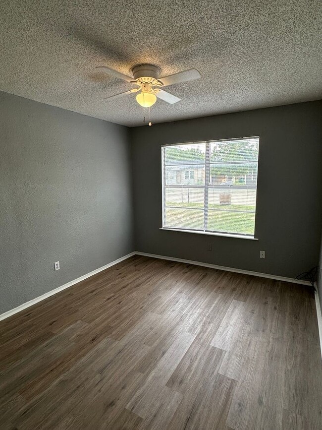 Building Photo - 2 Bedroom Duplex Near Downtown San Angelo!!