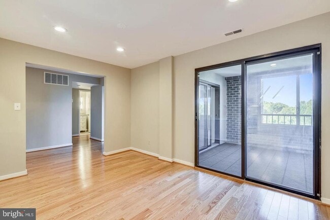 Foto del edificio - 11500 Fairway Dr