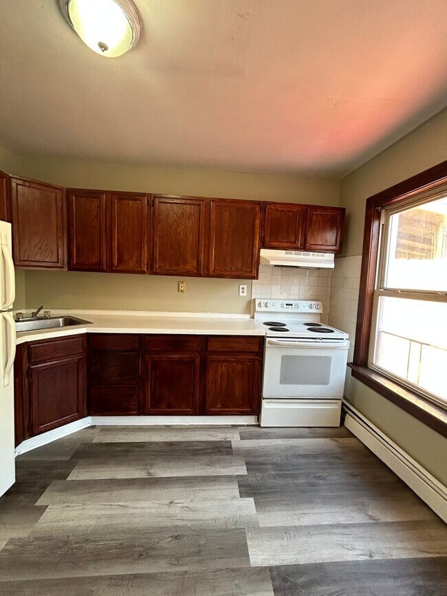 Building Photo - 634 Lamberton St