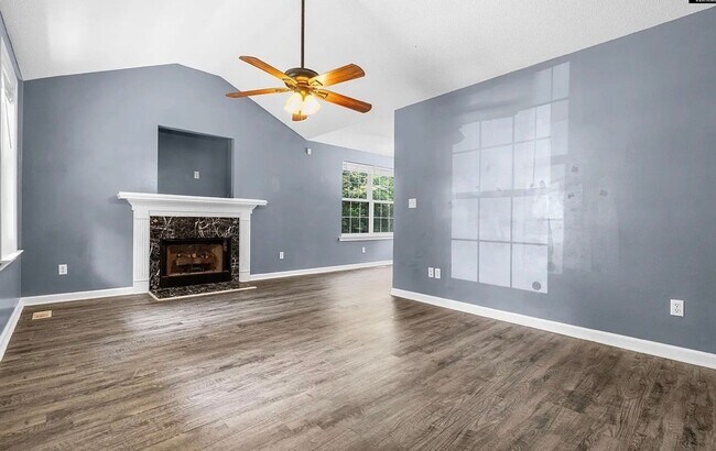 Foto del edificio - 4223 Woodridge Dr
