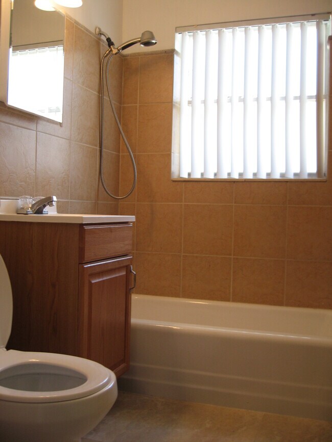 Building Photo - 2504 Oceanview