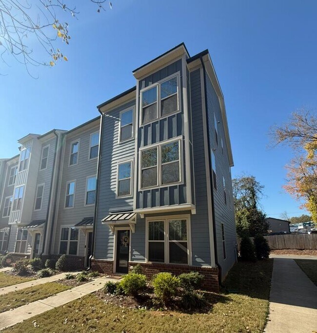 Building Photo - 338 Simeon Dr