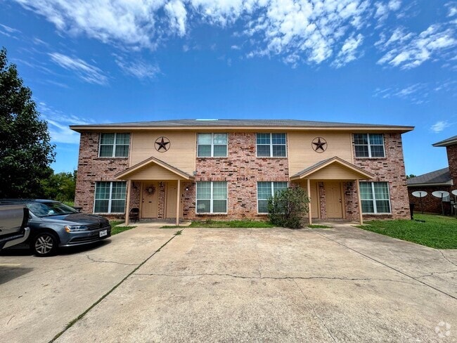 Building Photo - 2005 Monte Carlo Ln
