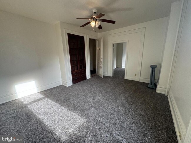 Foto del edificio - 261 N York St