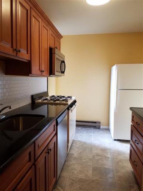 Kitchen - 2700 John F Kennedy Blvd