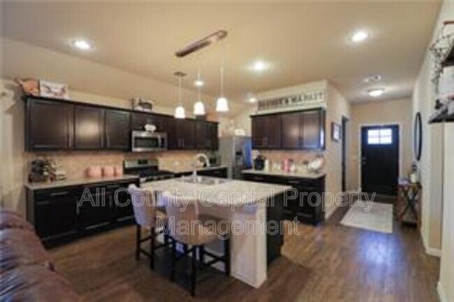 Building Photo - 519 Luna Vista Dr