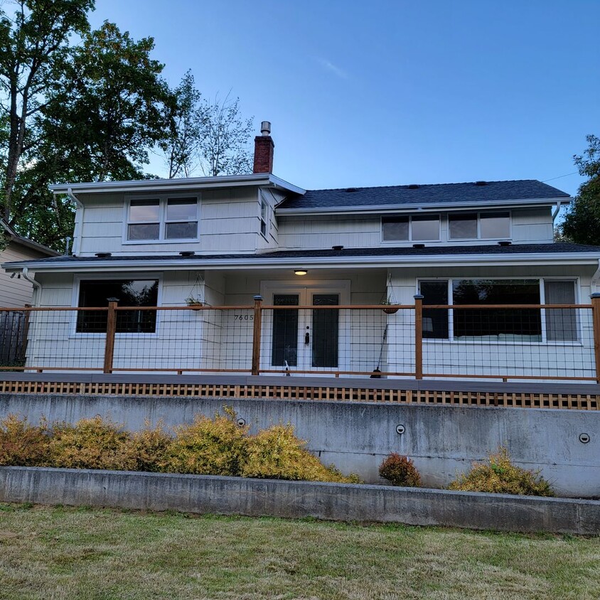 Primary Photo - Farmhouse charm in the heart of walkable S...