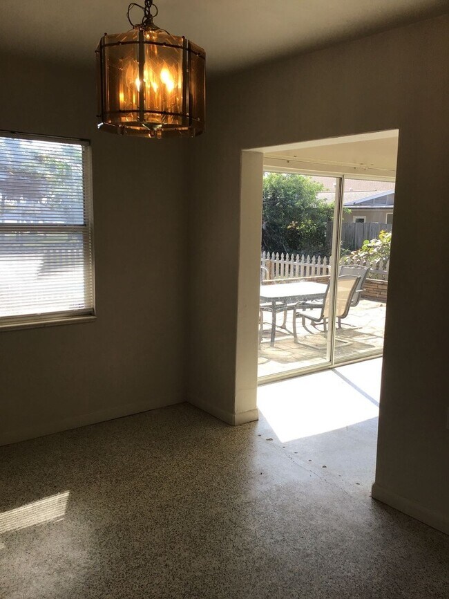 Foto del edificio - 2655 N Beach Rd