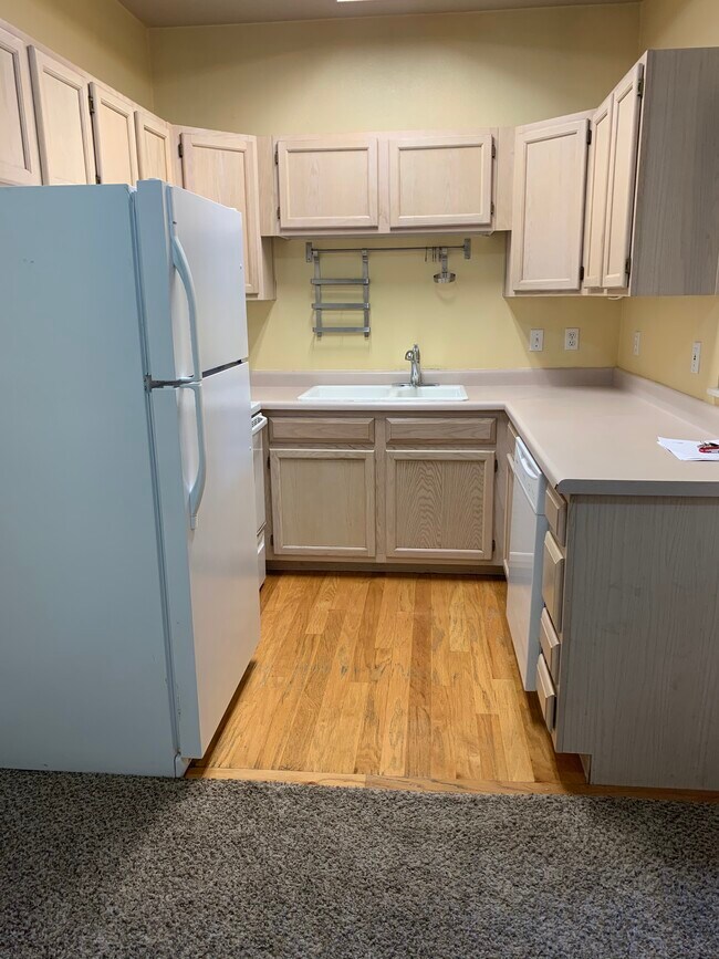 kitchen - 150 S 800 E