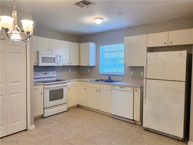 Building Photo - 4527 19th St SW