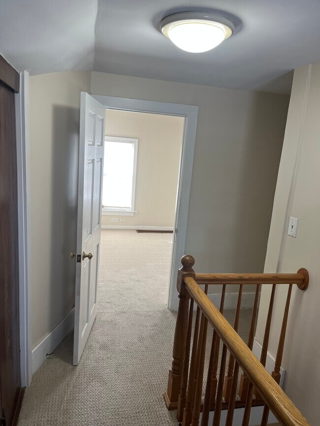 Foto del edificio - 379 N Lake St