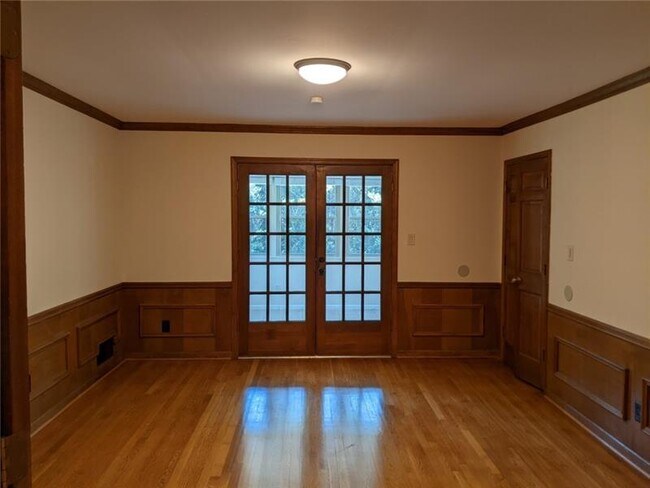 Building Photo - 4825 Lakeland Dr