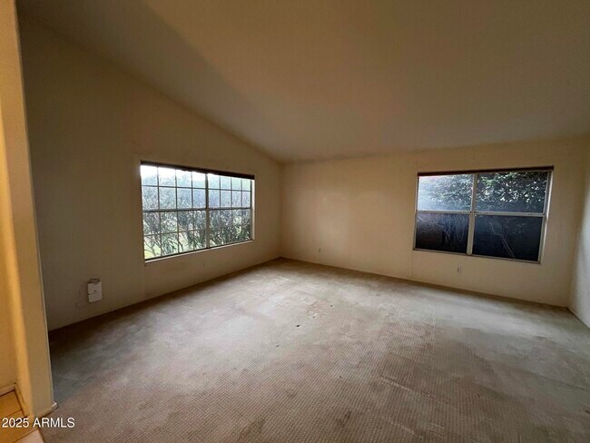 Foto del edificio - 4525 E Grovers Ave