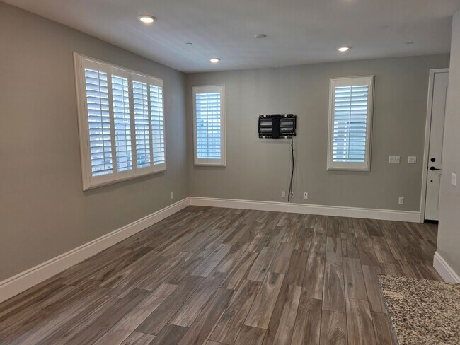 Foto del edificio - Murrieta 4 Bedroom Home with Solar in Gated Community!