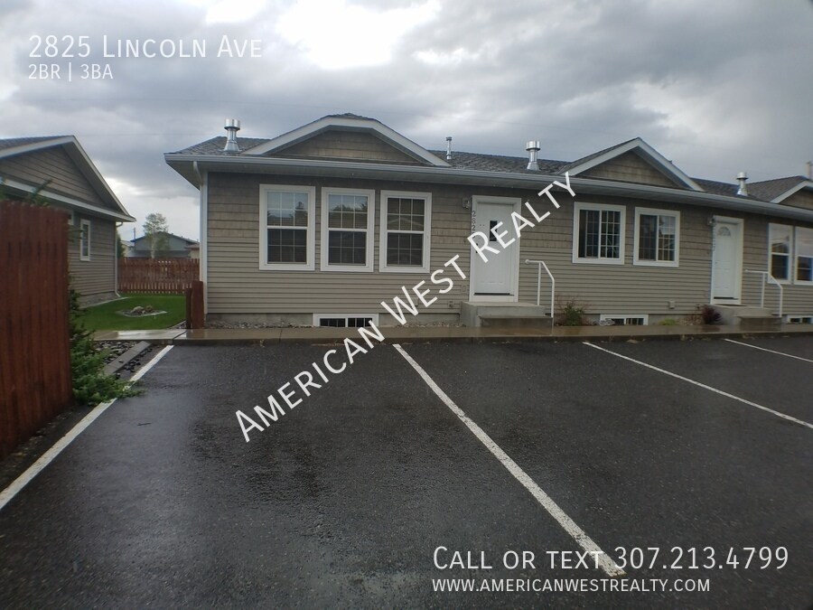 Foto principal - 2bed/2.5bath townhome