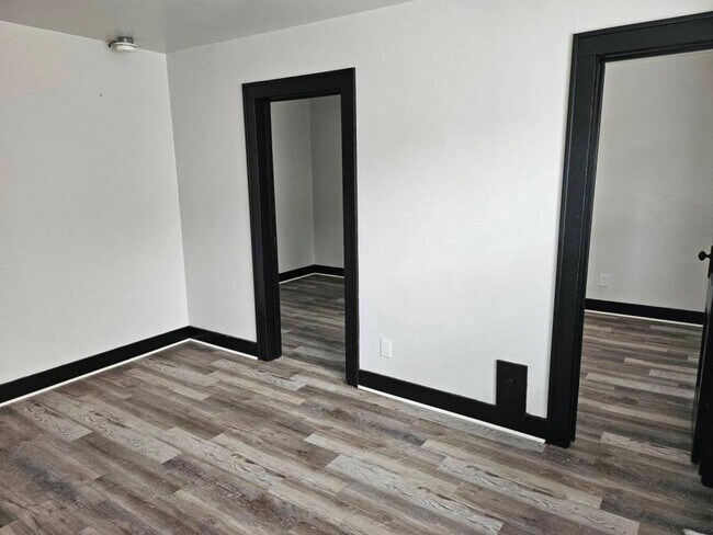 Foto del edificio - 949 Maple Ave