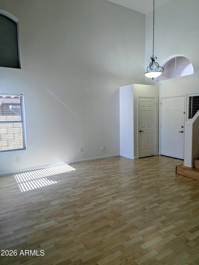 Foto del edificio - 1343 E Angela Dr