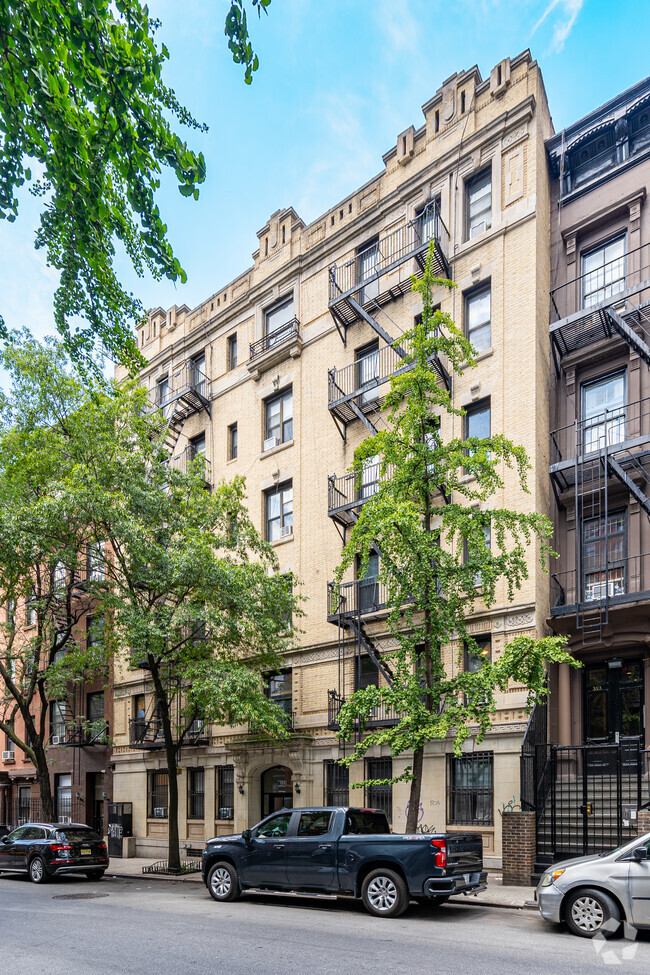 355 W 51ST ST - Apartments in New York, NY | Apartments.com